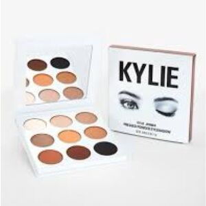 Kylie Jenner The Bronze eyeshadow